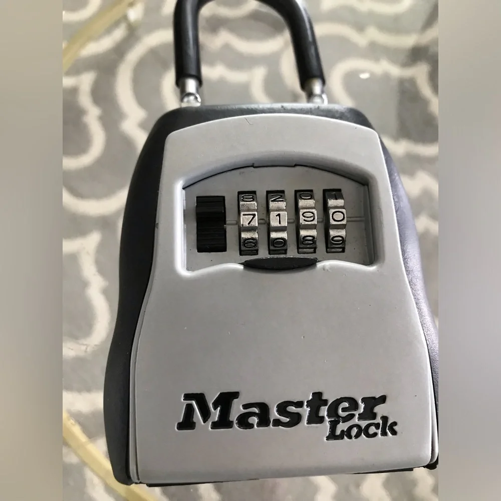 A masterlock lockbox working and code resettable 5400D - Picture 1 of 2